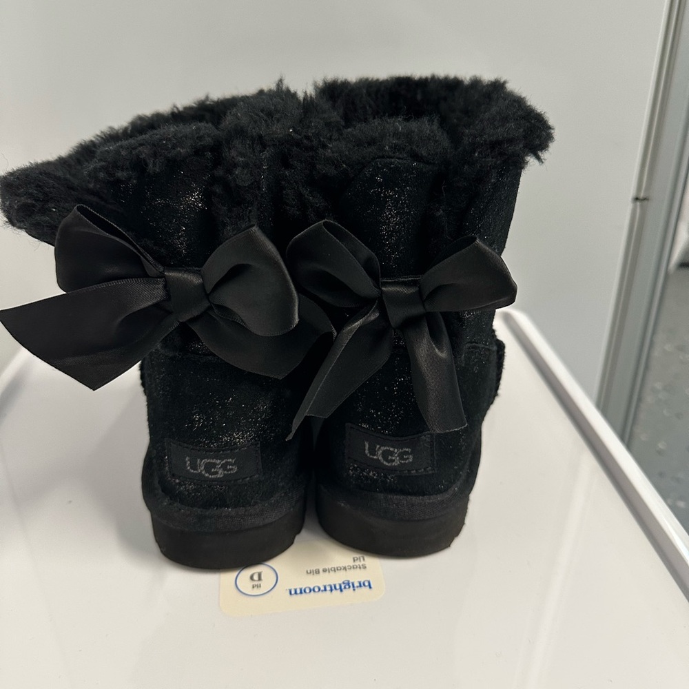 Sparkly Bow UGG Style Boots Bow Back 🎀Shimmer Black Suede WOMENS 7 US